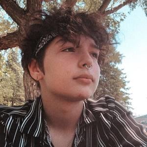 Meet your Posher, Alexi